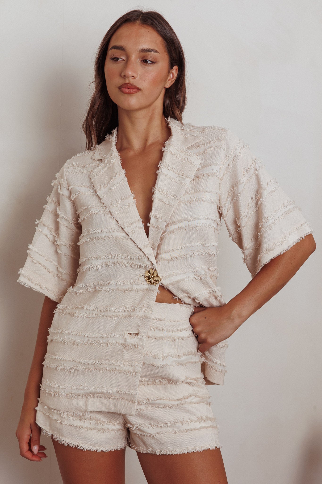 Reed Raw Edge Trim Shorts Cream
