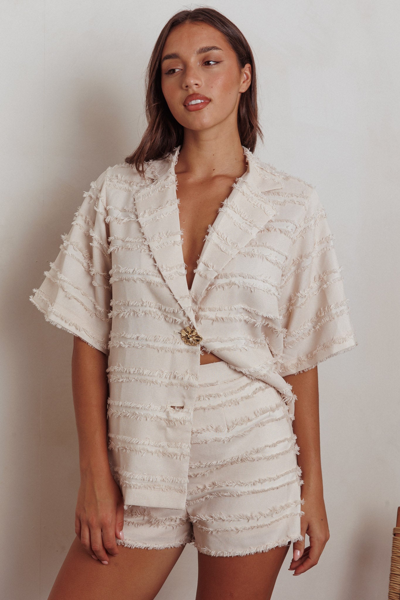 Reed Raw Edge Trim Shorts Cream