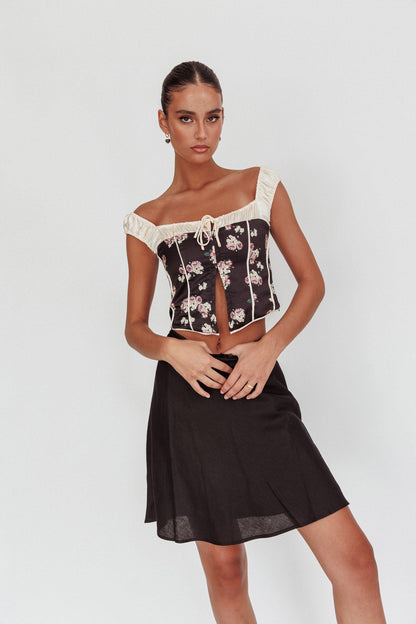 Emotional Knee Length Skirt Black